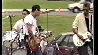 Social distortion - Universidad de California, abril 1990