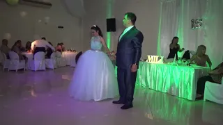 Padre e hija sorprenden a los invitados con su vals de los 15 (Milagros Barrionuevo)