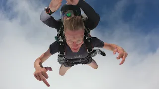 Skydive Hawaii, no F’s given