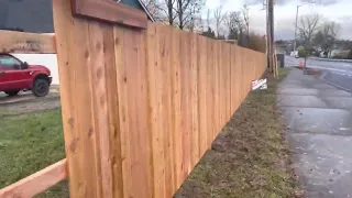 HOW TO BUILD A WOOD FENCE STRAIGHT DIY