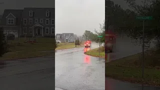 (Q+AIRHORN) Engine responding to a fire alarm