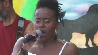 Etana with the Roots Revealers   Reggae on the River 2009 'I am not afraid'