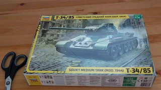 Советский средний танк (обр.1944) T34/85 ZVEZDA 1/35. Обзор набора комплектации.