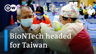 Taiwan finds a way to bypass China to get COVID vaccines | DW News