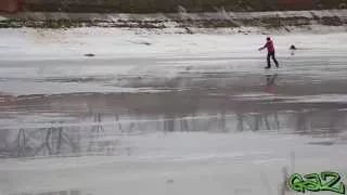 Crazy skiing on ice watter / Безумный лыжник на ледяной воде