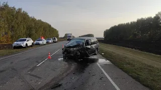 Три человека погибли при лобовом столкновении двух авто под Тамбовом