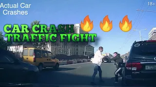 CAR CRASH COMPILATION - FIGHTS IN TRAFIC - EPISODE 01