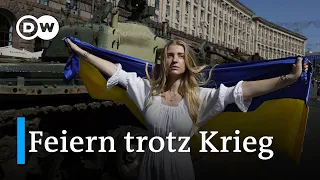 Sechs Monate nach Kriegsbeginn: Die Ukraine feiert 31 Jahre Unabhängigkeit | DW Nachrichten