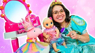 ¡Un dia de belleza! Los mejores vídeos de las muñecas bebés Baby Alive. Vídeos de juguetes bebés.