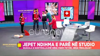 Mbytja nga ushqimet, improvizim në studio nga Kryqi i Kuq