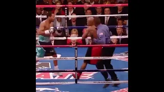 Shane Mosley landing bombs on Floyd Mayweather