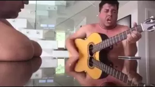 Bruno da dupla (Bruno e Marrone )soltando a voz e canta muito