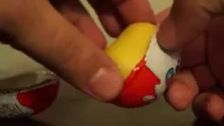 Распаковываем два яйца Киндер Сюрприз хелоу китти (Kinder surprise Hello Kitty)