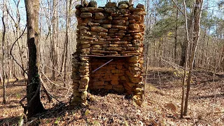 195 YEAR OLD HOME SITE AND FAMILY CEMETERY FOUND! SCARY DEEP OPEN WELL IN THE HILLS OF ROUGH EDGE