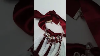 Колье ручной роботы из кисточек.Колье из ниток  Handmade jewelry