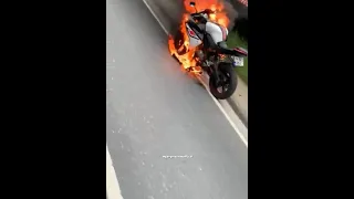 загорелся мотоцикл почему то канал Никита блогер