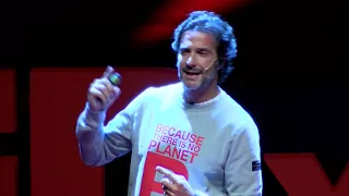 De la basura a la moda | Javier Goyeneche | TEDxLeon