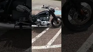 Cruiser shopping. BMW R18 compared to Harley Breakout. See full video