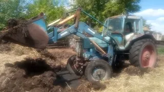 вот и приехала помощь,чистем в загоне, МТЗ-80 с Куном