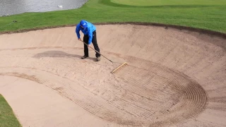 How to correctly rake a bunker