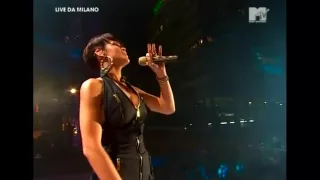 Rihanna - Covers Lauryn Hill (That Thing) & Beenie Man (Who Am I) Live Medley