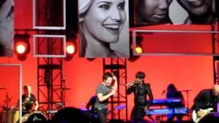 Train and Fantasia performing "Dream On" at VH1 Upfront 2010