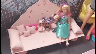 DIY BUILDING A SOFA BED FOR BARBIE DOLL :) 🛏️💗
