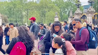 Buckingham Palace and Royal Guards London Uk 🇬🇧 | London walking tour | 4K UHD 60fps