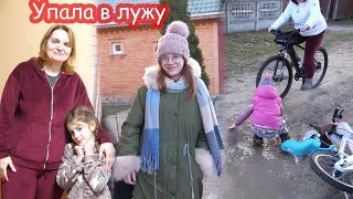 VLOG Упала с велика в лужу. Катаемся с Дашей