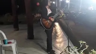 Menina solta voz e violão🎸🎼🎤