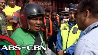 TV Patrol: Ilang driver na nahatakan ng trike at sasakyan, nakipagtalo sa MMDA