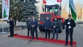 Мичуринскому аграрному университету подарили трактор «Кировец»