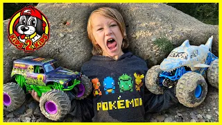 Who Would Win?! Megalodon Storm vs. Grave Digger Freestyle Force! -- Monster Jam RC Truck Toys