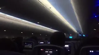 Ужас пассажиров при пятой попытке посадить лайнер в ураган сняли на видео