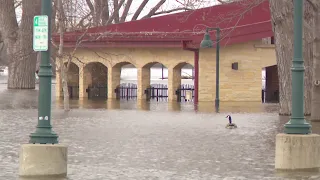 Sen. Klobuchar, St. Paul Mayor Carter give Mississippi River flooding update