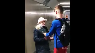 Young boy buys flowers from elderly woman at metro station. What he did next will melt your heart