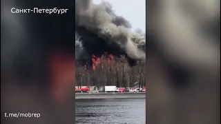 Пожарный погиб при тушении огня в «Невской мануфактуре» в Петербурге