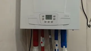 Показываю как убавить температуру на котле Baxi Eco Home 24F