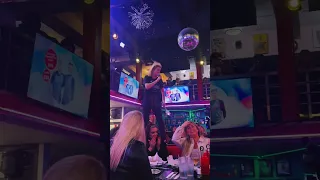 Ellen’s Stardust Diner “Let It Go”