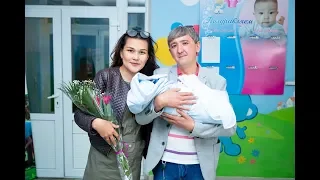 Алихан выписка из роддома