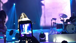 Lana Del Rey Performs “Off to the Races” at Jones Beach