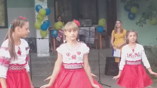 Украинский танец на День Независимости под песню Пидманула, Пидвела