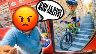 ANGRY CONTROLLORE vs. BIKER (Urban downhill Genova)