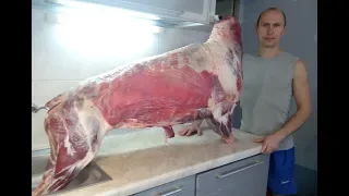 Cutting lamb carcass. Odorless lamb meat. Cut out the lymph nodes in the lamb.