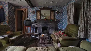 ABANDONED HOUSE WITH EVERYTHING LEFT INSIDE! OLD FAMILY HOME LEFT TO DECAY AT THE ROADSIDE!