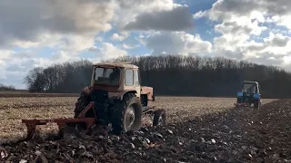 Дивіться хто оре🤯 Сестра трактористка. Сімейний бізнес на землі. Оранка на тракторі МТЗ із ПЛН 3-35