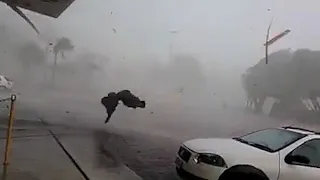 40 Apocalyptic Storm Moments Caught On Camera