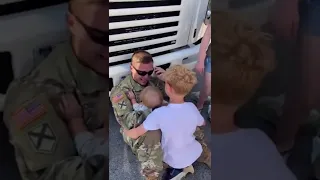 Soldier bursts into tears with children in his arms again | Militarykind #Shorts