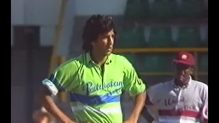 Akram cannot believe this decision and then follows up to Richardson with a searing bouncer 1988/89