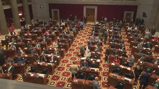 Missouri lawmakers pass budget boosting funding for education and infrastructure